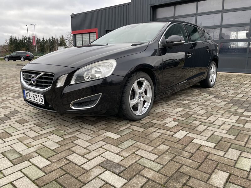 Volvo V60 2.0 D3 120 kw